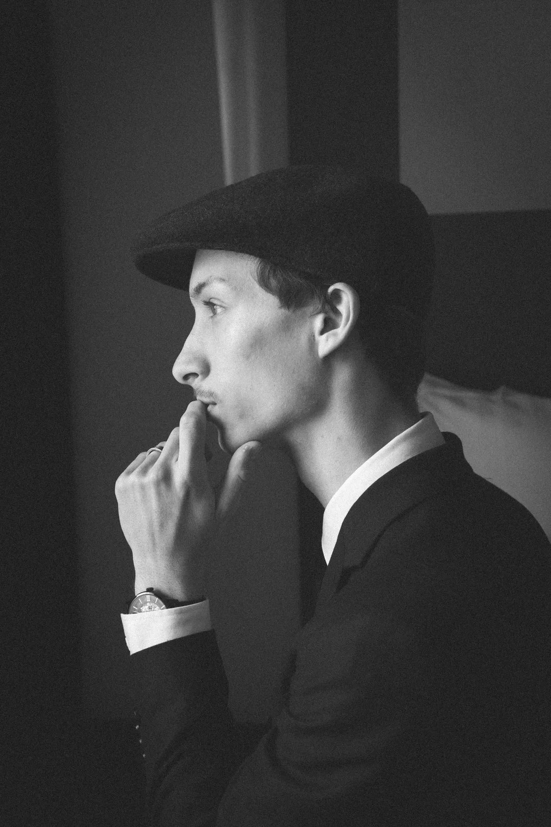 autoportrait shot grayscale sleek elegant